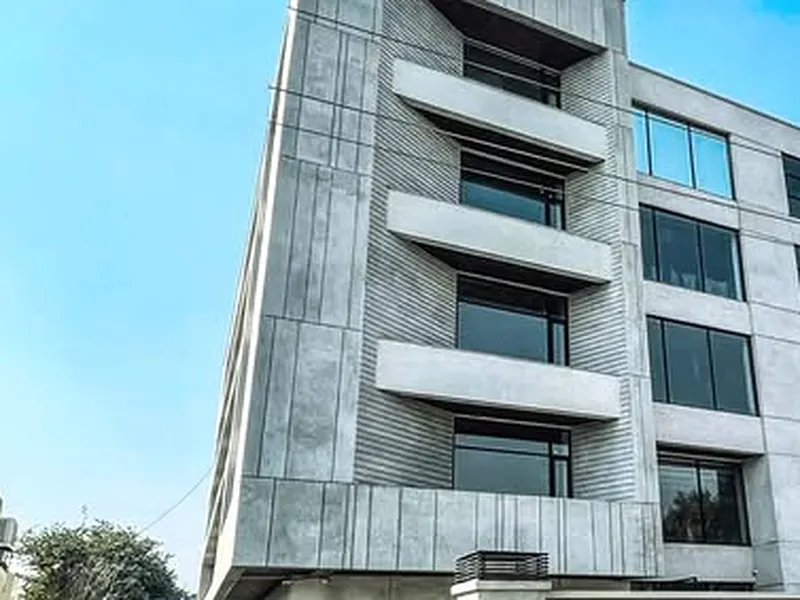Three commercial floors for rent in Gulberg, photo from the Kamran Associates post