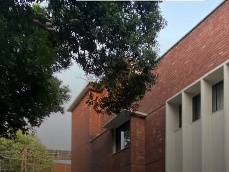 18,000 sq ft building for rent in Gulberg, photo from the Kamran Associates post
